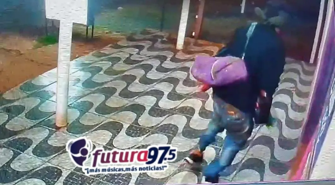 Hurtan tienda de ropas en Barrio Obrero de PJC