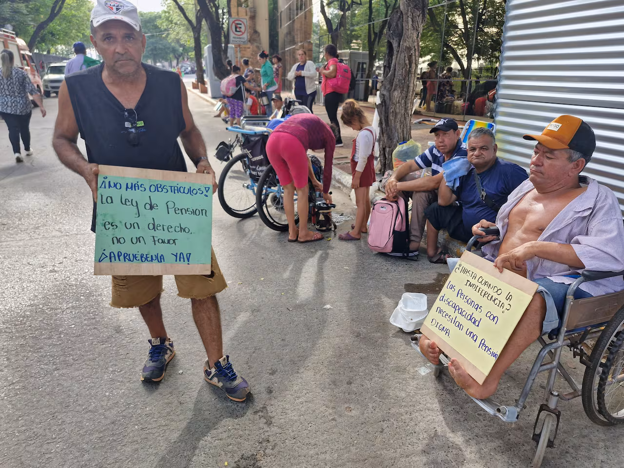 Postergan estudio de proyecto que establece pensión para personas con discapacidad