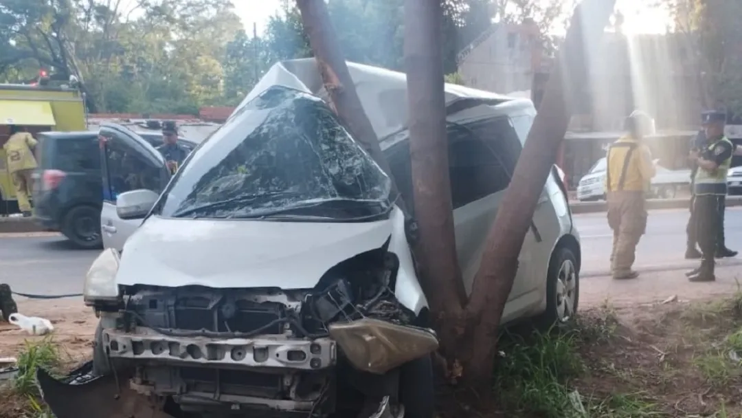 Fallece fotógrafo de Presidencia en MRA: Esquivó una moto y chocó por un árbol