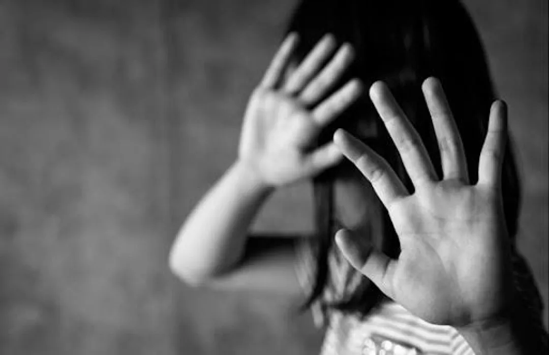 Niña de 10 Años víctima de supuesto maltrato, la madre se encuentra prófuga