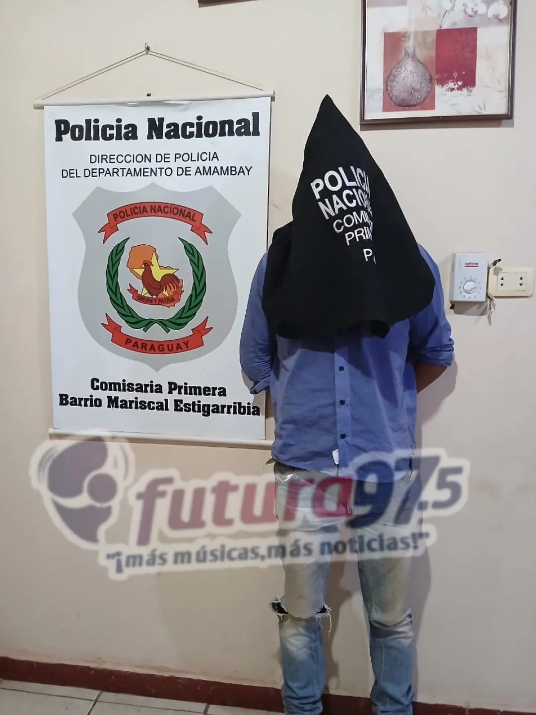 Detienen a hombre con orden de captura pendiente durante control policial