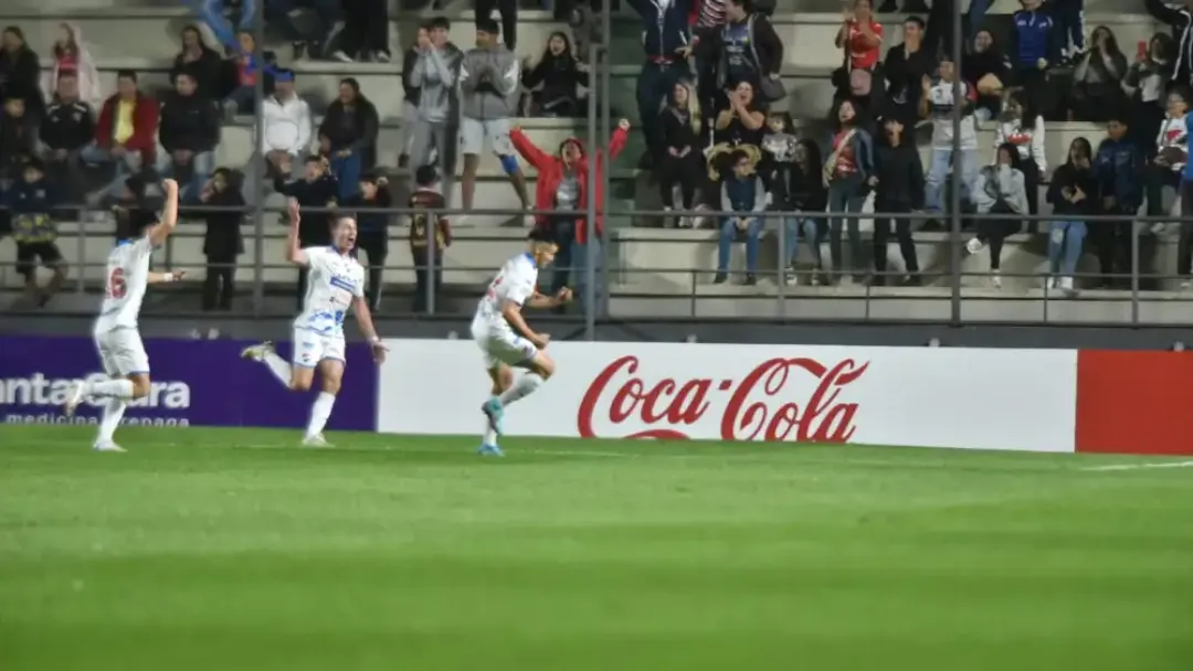 Nacional le quita el invicto a Olimpia y se suma a la pelea