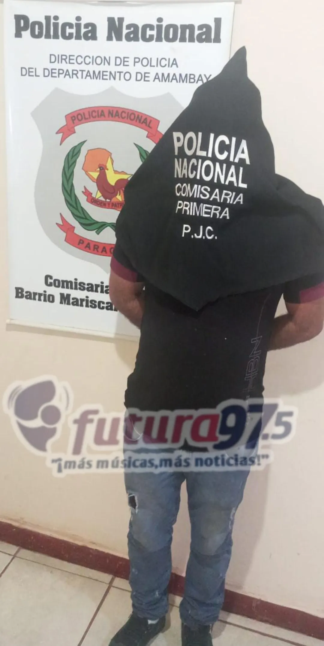 Hombre aprehendido por manejar alcoholizado y chocar contra vehículo estacionado