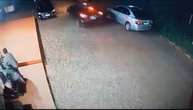 Hombre arrolló y mató a su joven pareja tras ataque de celos