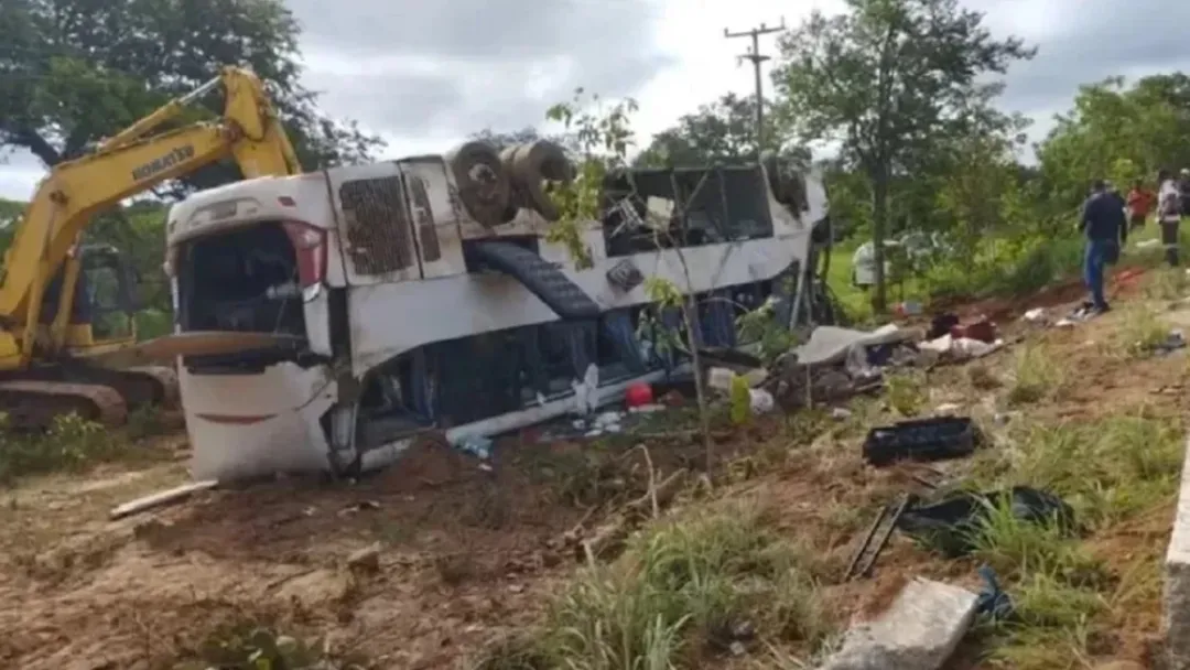 Mueren siete personas y otras 15 resultan heridas en un accidente de autobús en Brasil