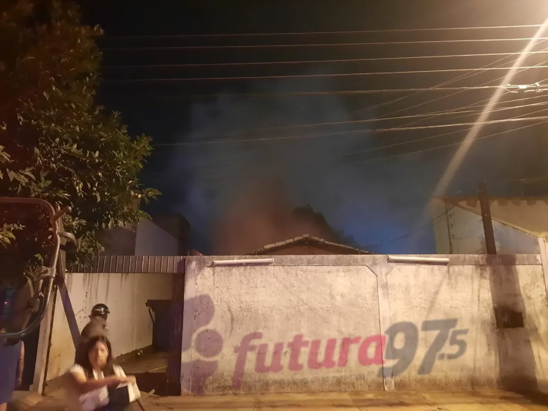 Incendio consume vivienda en el Barrio Mariscal Estigarribia