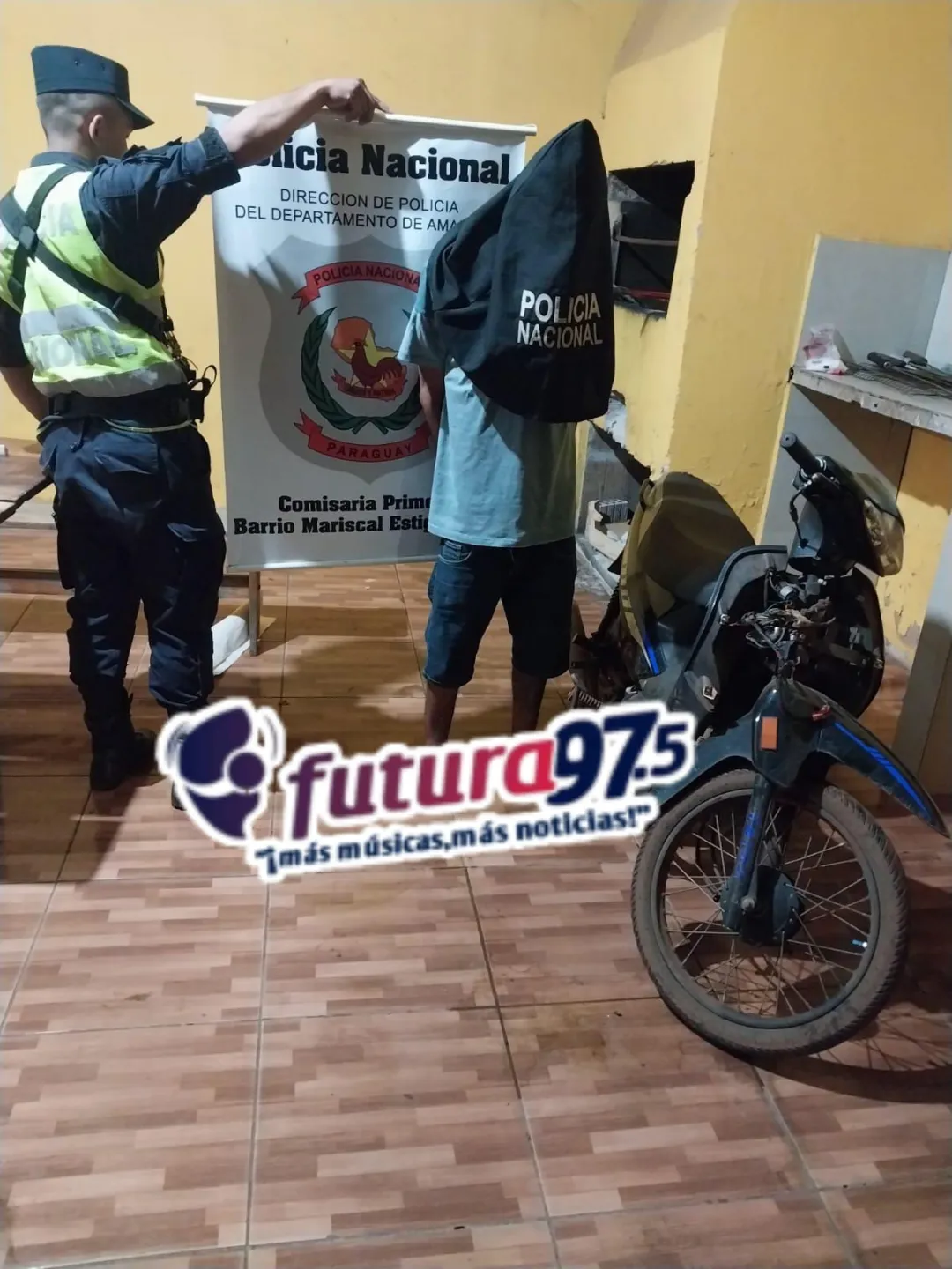 Hombre con orden de captura es detenido mientras llevaba una motocicleta sin documentación
