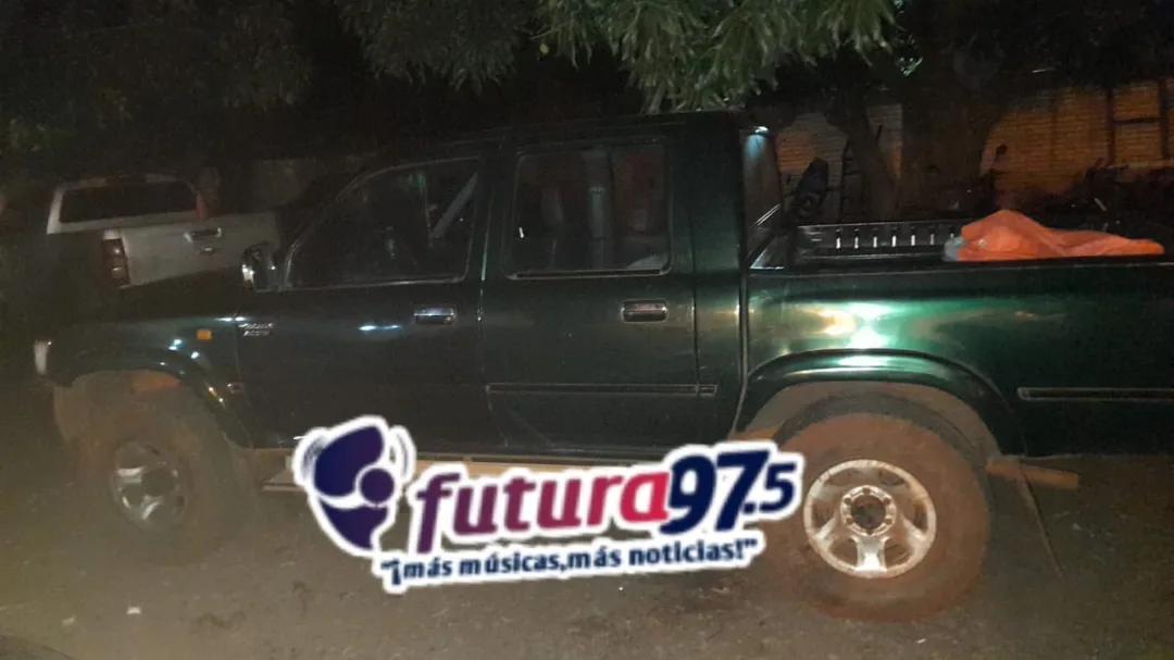 Choque entre camioneta y motocicleta deja a madre e hija lesionadas; la menor sufrió fracturas