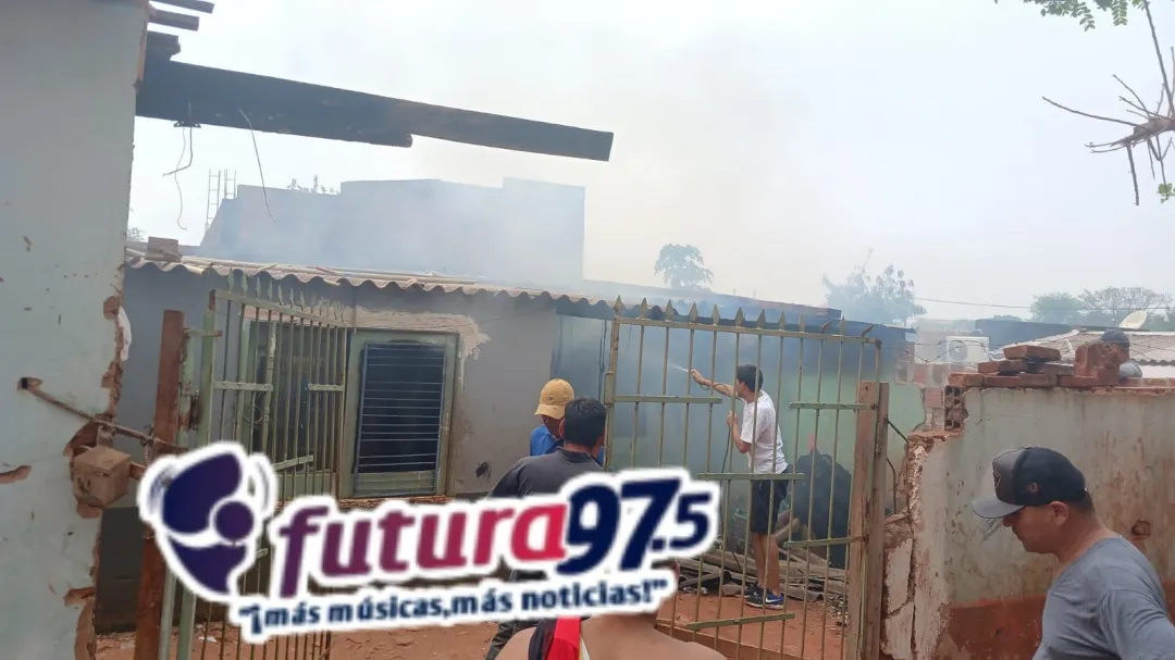 Incendio en vivienda de madera en la Fracción Mangal