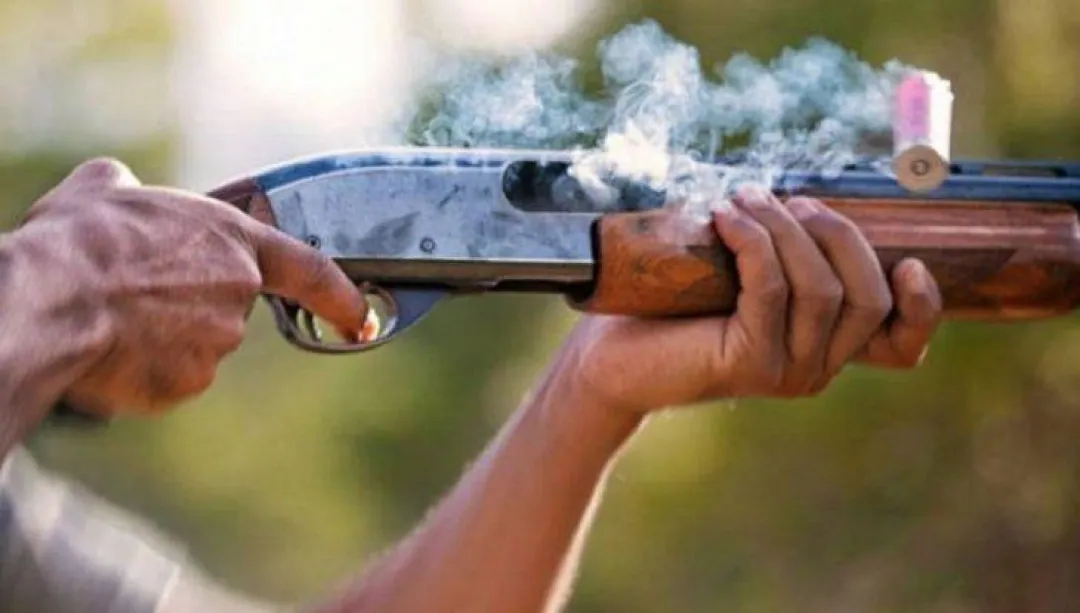 Hombre de 42 años se dispara accidentalmente mientras manipulaba un rifle.