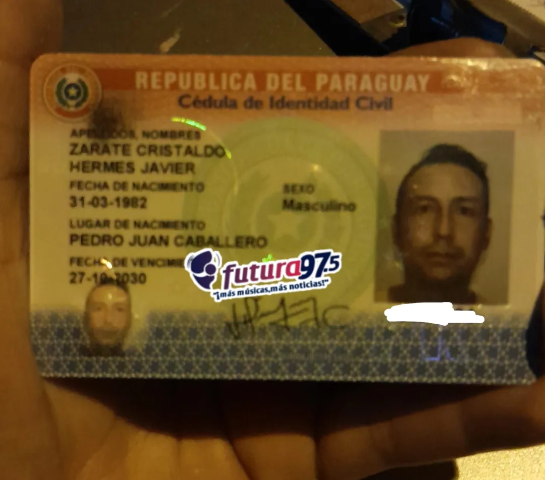 Ocupante de camioneta es aprehendido luego de correr de la policía y adentrarse en su casa