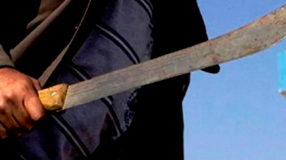 Con machete en mano le roban motocicleta y maletín con joyas a una mujer en Barrio Obrero