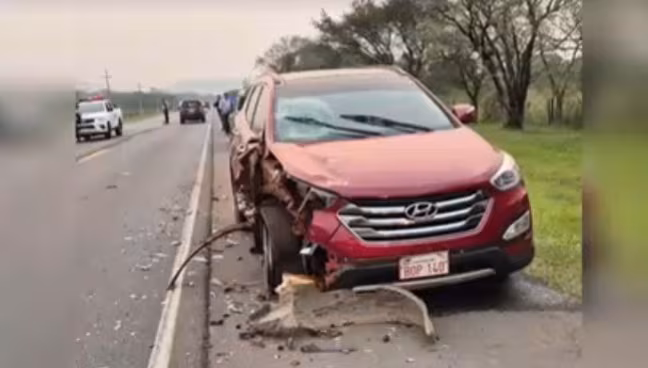 Joven motociclista muere en Paraguarí al chocar contra una camioneta