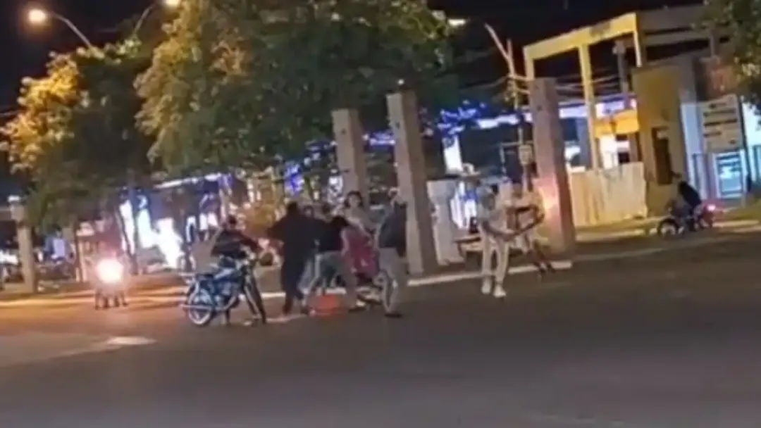 Pelea entre jóvenes en plena avenida marca el inicio del año en Concepción