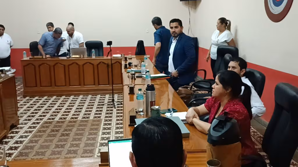 Moquete entre concejales provoca suspensión de la Junta en Concepción