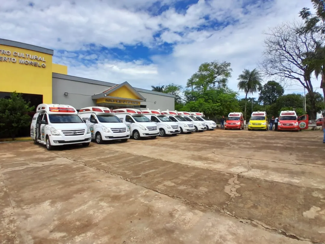 Gobernación de Amambay entrega 10 ambulancias para el departamento